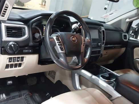 Used 2017 Nissan Titan SV image 19