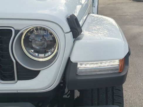 Used 2025 Jeep Wrangler Unlimited Sahara w/ Safety Group image 11