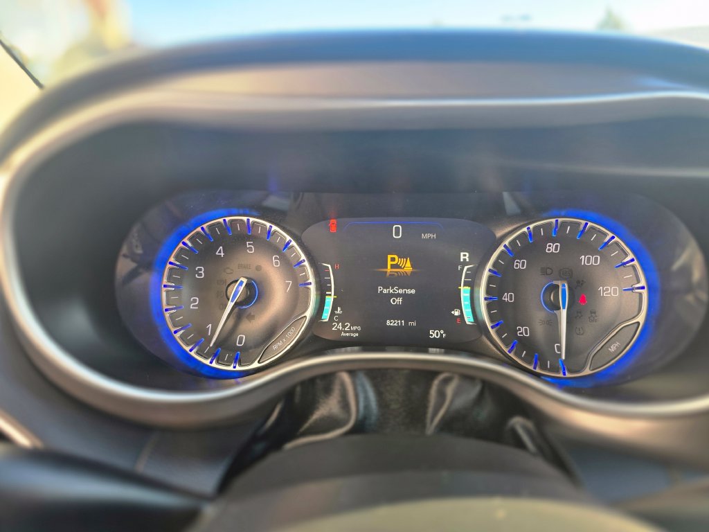 Used 2024 Chrysler Pacifica Touring-L FWD image 22
