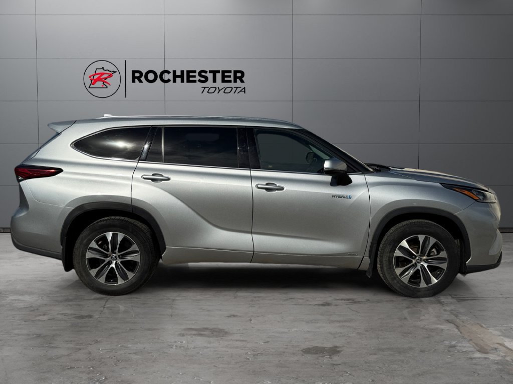 Used 2020 Toyota Highlander XLE AWD/4WD image 6