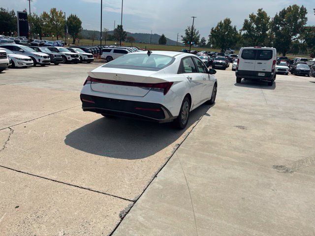 Used 2024 Hyundai Elantra SEL FWD image 34