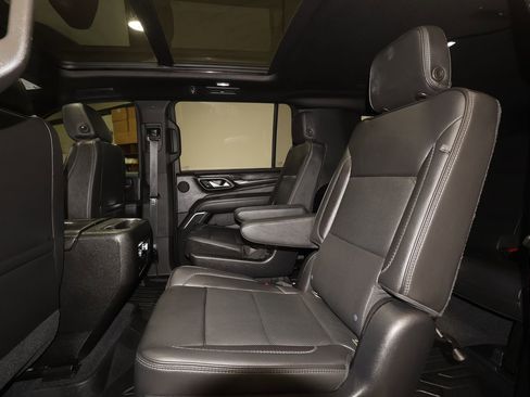 Used 2021 GMC Yukon XL Denali w/ Denali Premium Package AWD/4WD image 24