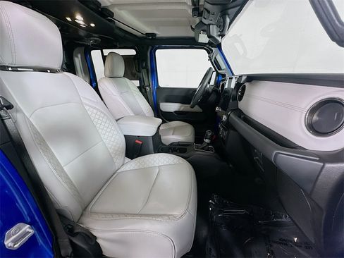 Used 2023 Jeep Gladiator Overland image 11