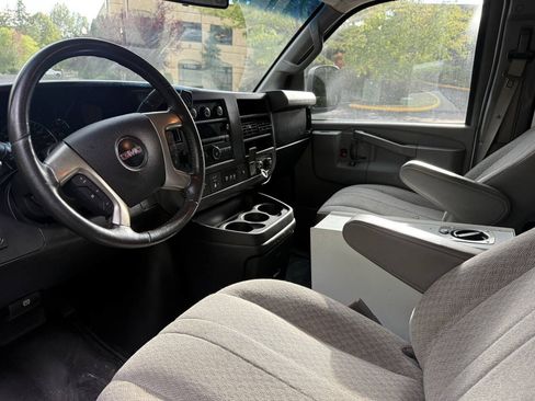 Used 2016 GMC Savana 3500 RWD image 9