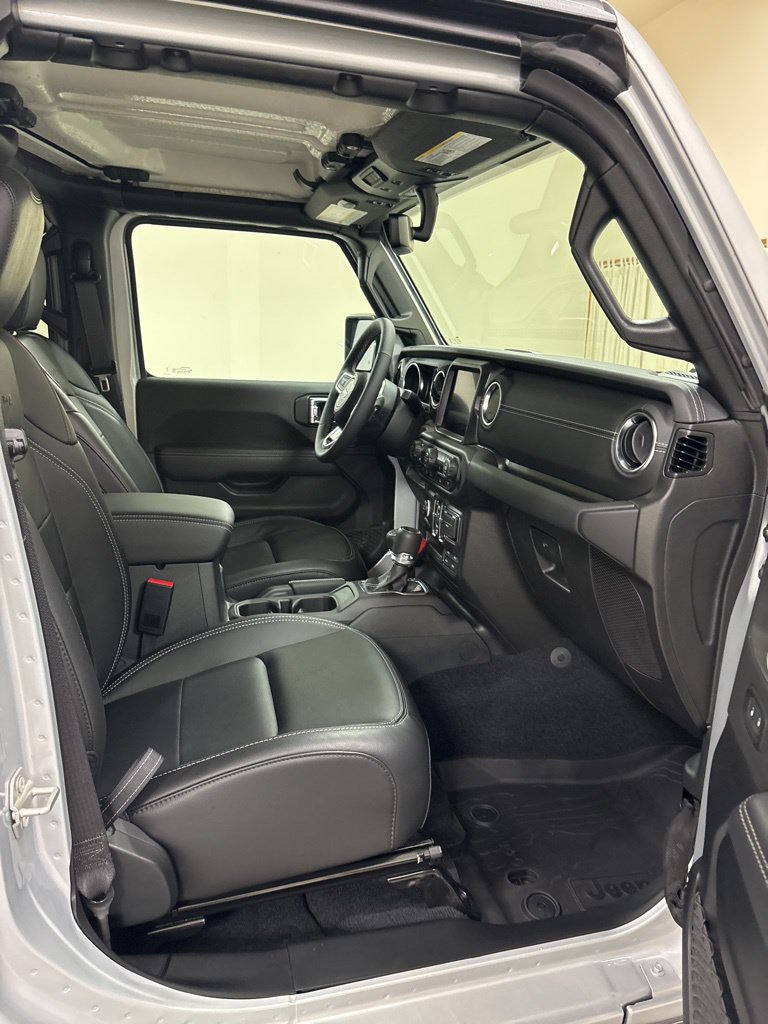 Used 2023 Jeep Wrangler Unlimited Sahara w/ Cold Weather Group AWD/4WD image 33