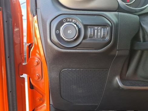 Used 2018 Jeep Wrangler Unlimited Sport S AWD/4WD image 16