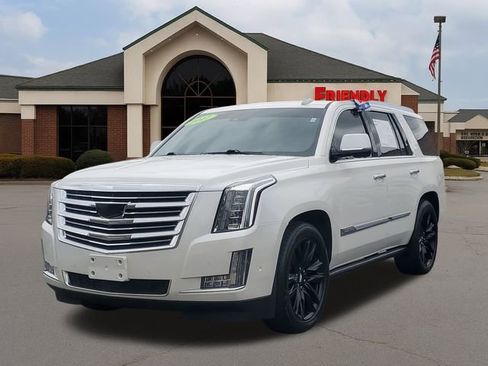 Used 2017 Cadillac Escalade Platinum image 2