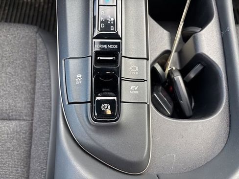 Used 2023 Toyota Crown XLE image 35