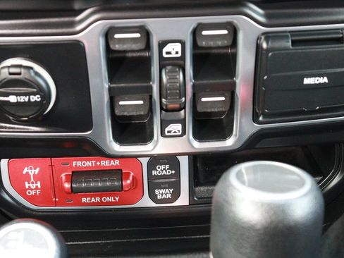 Used 2020 Jeep Gladiator Rubicon AWD/4WD image 17