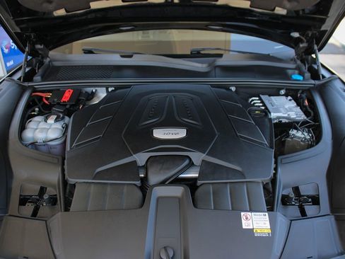 Used 2023 Porsche Cayenne Platinum Edition image 11