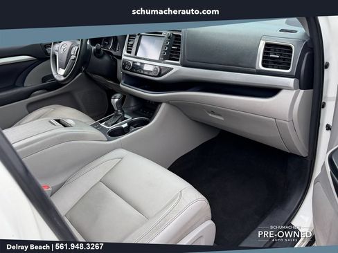 Used 2018 Toyota Highlander XLE w/ Protection Package #3 AWD/4WD image 16