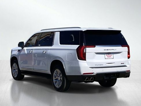 Used 2025 GMC Yukon XL Denali image 4