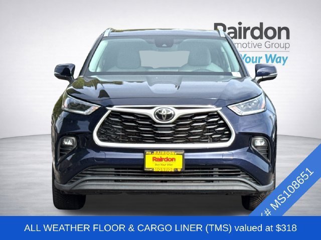 Used 2021 Toyota Highlander XLE AWD/4WD image 3