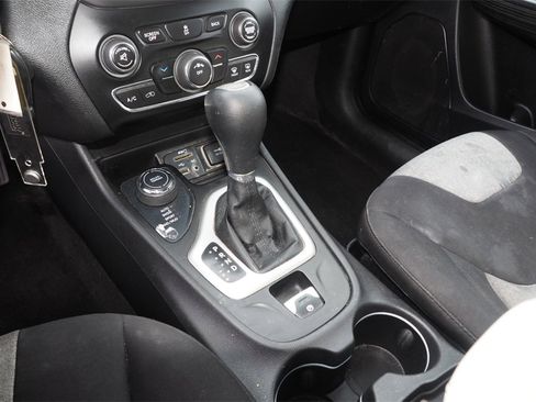 Used 2014 Jeep Cherokee Latitude w/ Cold Weather Group image 21