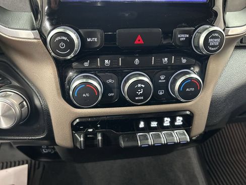 Used 2019 RAM 1500 Laramie AWD/4WD image 17