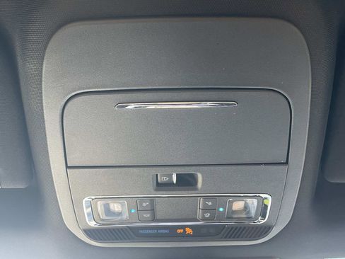 Used 2022 Ford F150 Lariat w/ Max Trailer Tow Package image 27