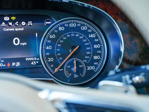 Used 2017 Bentley Bentayga image 27