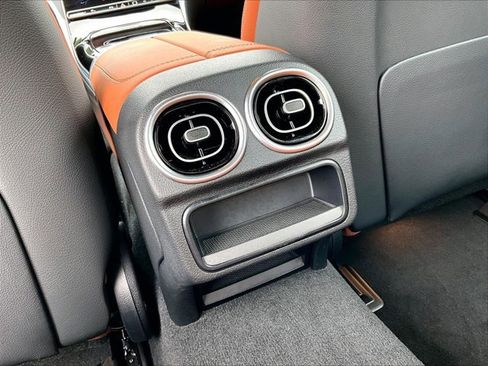 Used 2025 Mercedes-Benz C 300 Sedan image 25