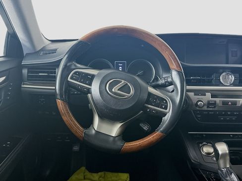 Used 2018 Lexus ES 350 w/ Navigation System Package FWD image 18