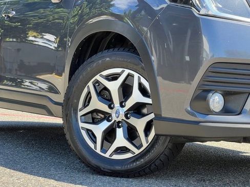Used 2022 Subaru Forester Premium AWD/4WD image 2