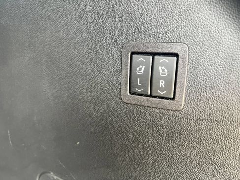 Used 2020 Buick Enclave Premium w/ Sun and Sites Package AWD/4WD image 42