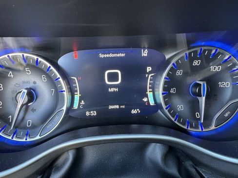 Used 2024 Chrysler Pacifica Touring-L FWD image 12