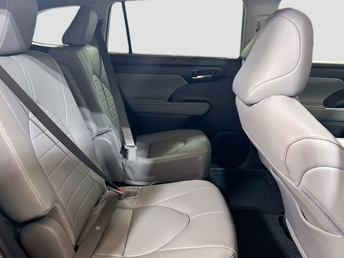 New 2026 Toyota Highlander XLE image 27