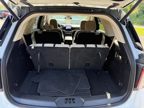 Used 2020 Ford Explorer XLT AWD/4WD image 7