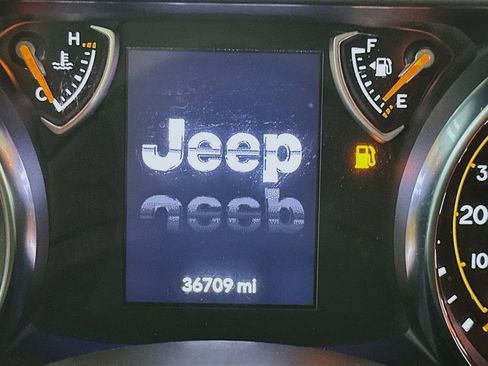 Used 2022 Jeep Gladiator Sport AWD/4WD image 26
