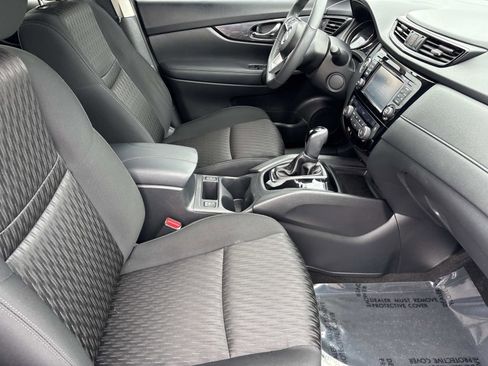 Used 2017 Nissan Rogue SV w/ SV Premium Package image 34