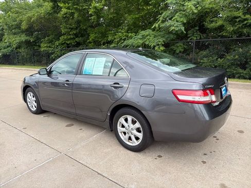 Used 2010 Toyota Camry LE FWD image 3