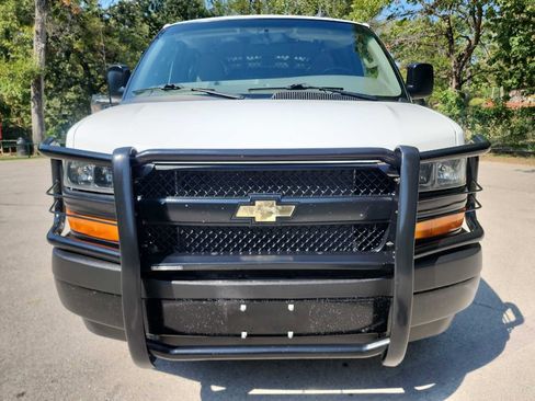 Used 2018 Chevrolet Express 2500 w/ Driver Convenience Package image 2