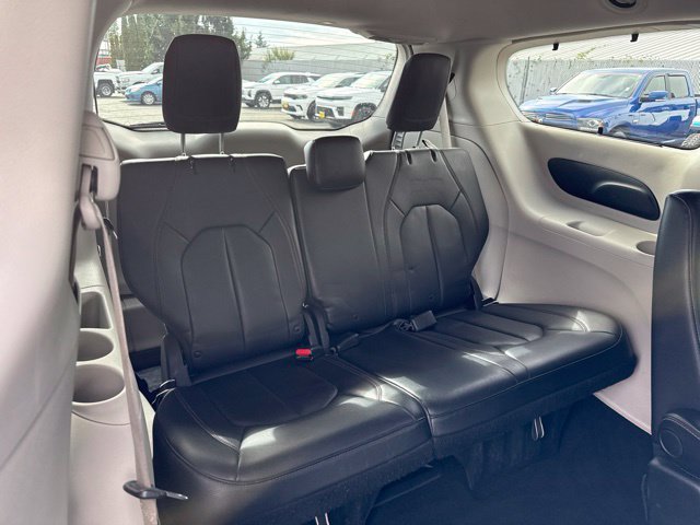 Used 2018 Chrysler Pacifica Touring-L FWD image 12