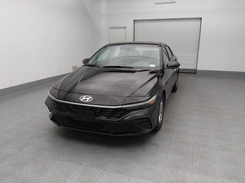 Used 2024 Hyundai Elantra SE FWD image 15