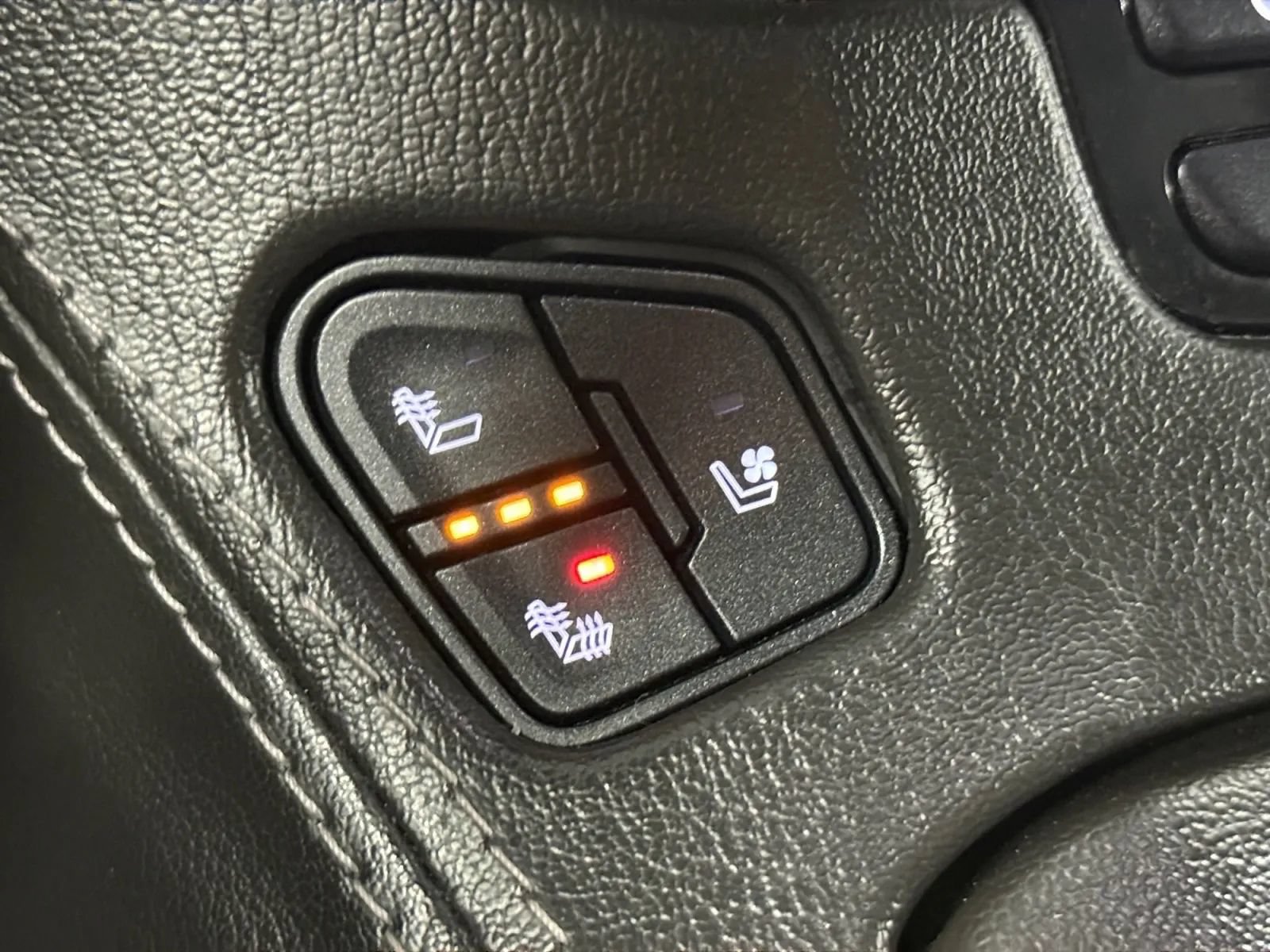 Used 2020 GMC Yukon Denali w/ Open Road Package AWD/4WD image 15