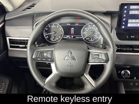 Used 2025 Mitsubishi Outlander AWD image 7