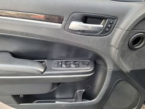 Used 2019 Chrysler 300 Limited RWD image 18