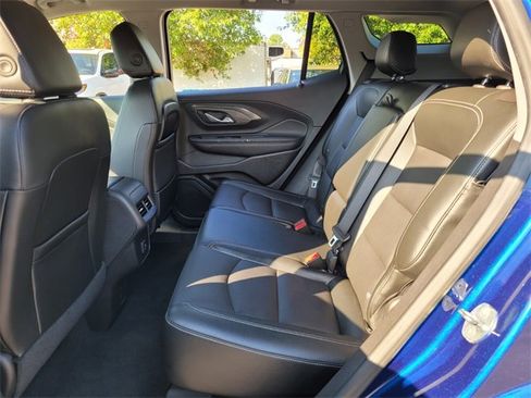 Used 2023 GMC Terrain SLT image 11