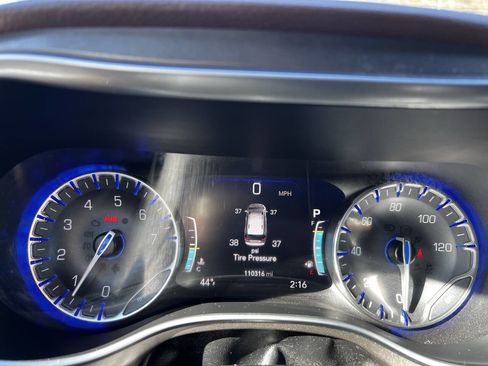 Used 2020 Chrysler Pacifica Limited image 24