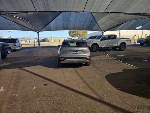 Used 2023 Kia Niro EX Touring image 4