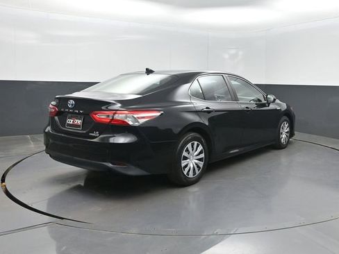 Used 2019 Toyota Camry LE FWD image 31