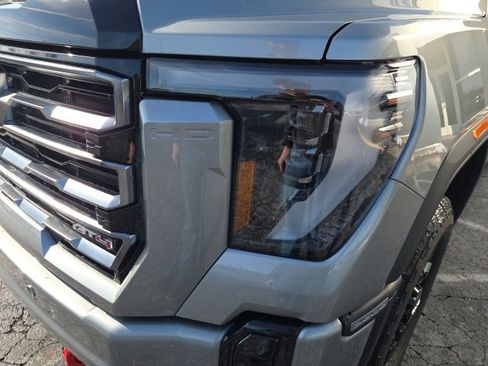 Used 2025 GMC Sierra 2500 AT4 image 37