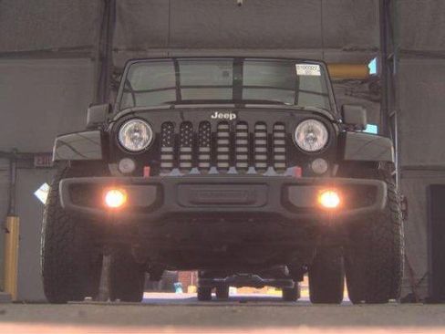 Used 2016 Jeep Wrangler Unlimited Rubicon image 2