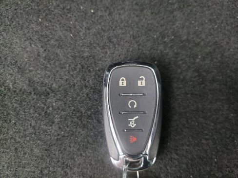 Used 2021 Chevrolet Equinox LT image 32