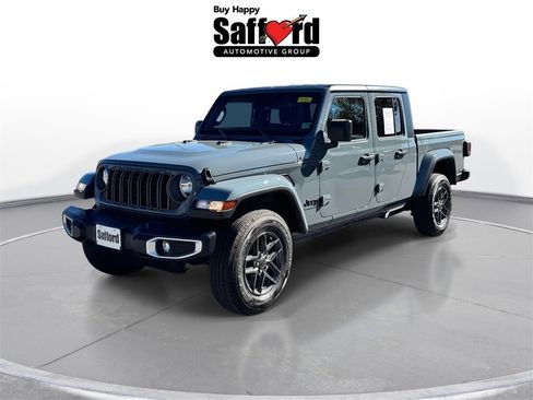 Used 2025 Jeep Gladiator Sport image 1