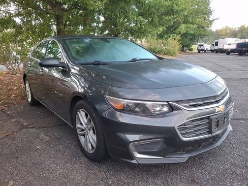 Used 2018 Chevrolet Malibu LT FWD image 3