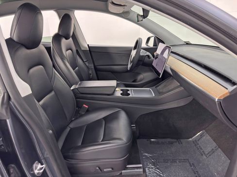 Used 2021 Tesla Model Y Long Range image 16