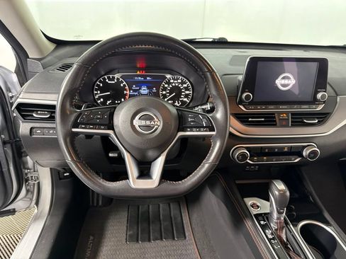 Used 2024 Nissan Altima 2.5 SR FWD image 12