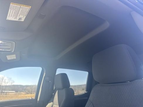 Used 2022 Chevrolet Silverado 1500 LT AWD/4WD image 19