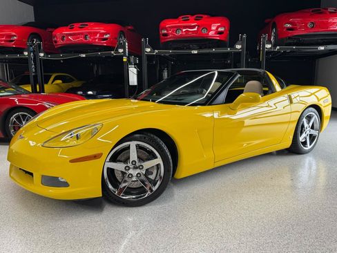 Used 2007 Chevrolet Corvette Coupe w/ Preferred Equipment Group RWD image 3